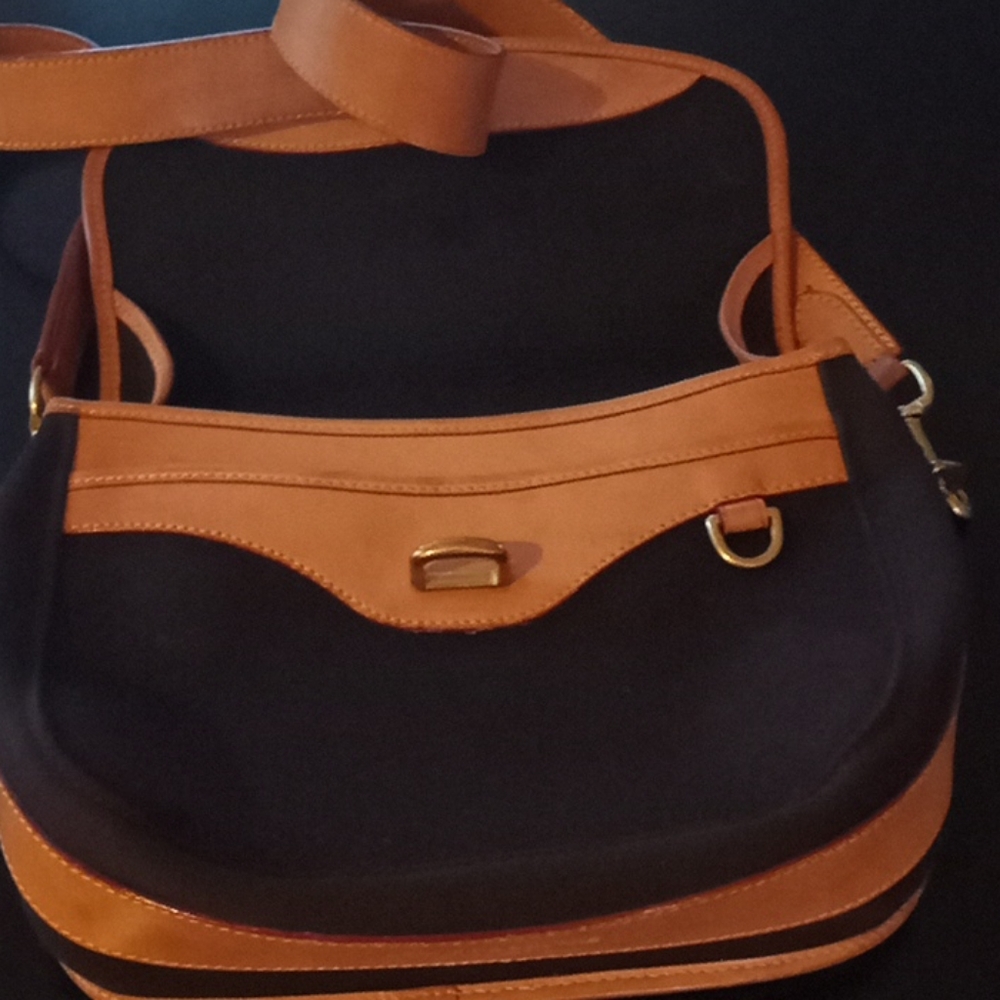 Dooney & Bourke Shoulder Purse. Black & Tan - Picture 3 of 10